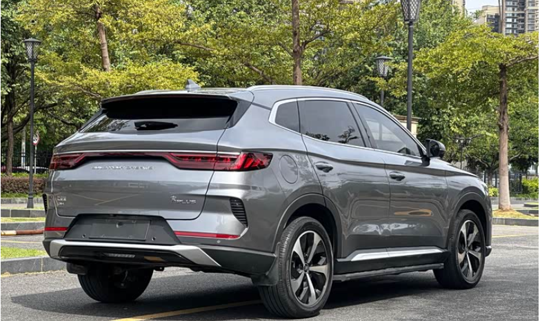 
								2022 BYD Song PLUS 1.5T Hybrid SUV full									